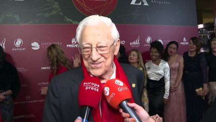 El Padre Ángel bendice la relación de Alejandra Rubio y Carlo Costanzia