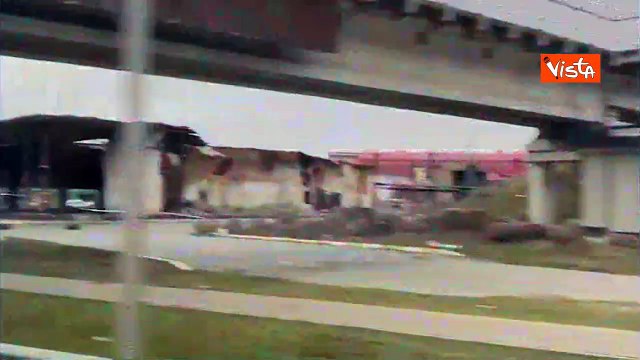 Guerra in Ucraina, ecco le macerie del supermercato colpito da un missile russo a Gostomel