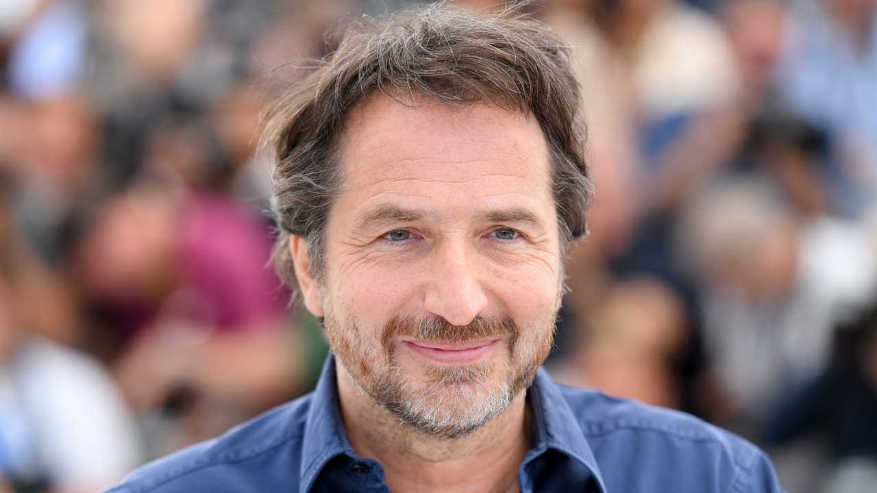 GALA VIDEO - Edouard Baer déterre une photo de lui enfant : son cliché hilarant