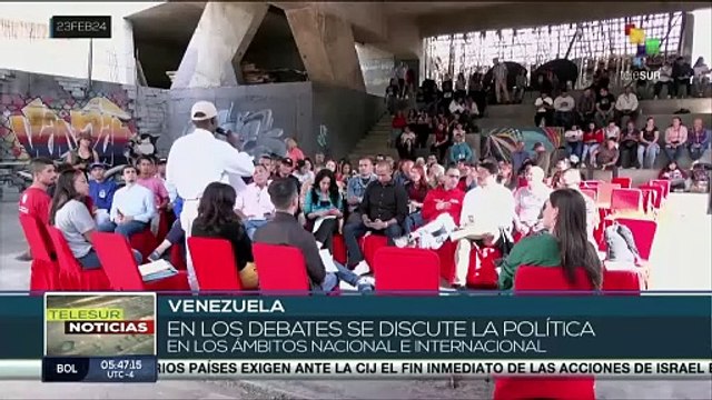 Venezolanos debaten sobre transformaciones para el desarrollo del país