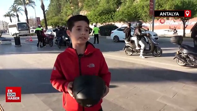 Antalya'da oyuncak scooterıyla uygulamaya geldi, büyüklerine ders verdi