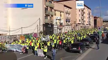 Angry french farmers greet President Emmanuel Macron at Paris agriculture fair