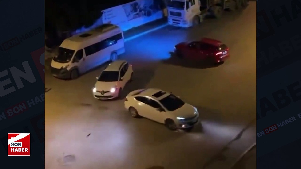 Kutu kutu pense oynayan arabalar kamerada