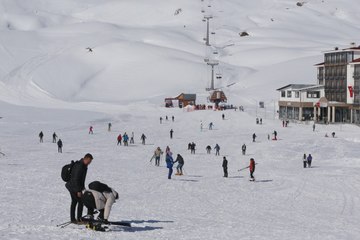 Kayakseverler hafta sonu Merga Bütan Kayak Merkezi'ne akın etti