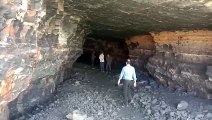 video: कोयला चोरी के लिए खोद दी पहाड़ी, अधिकारी देखकर हैरान, देखें वीडियो