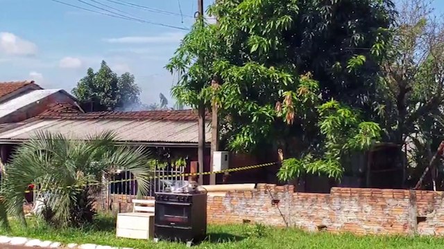 Residência é destruída após incêndio em Santa Tereza do Oeste