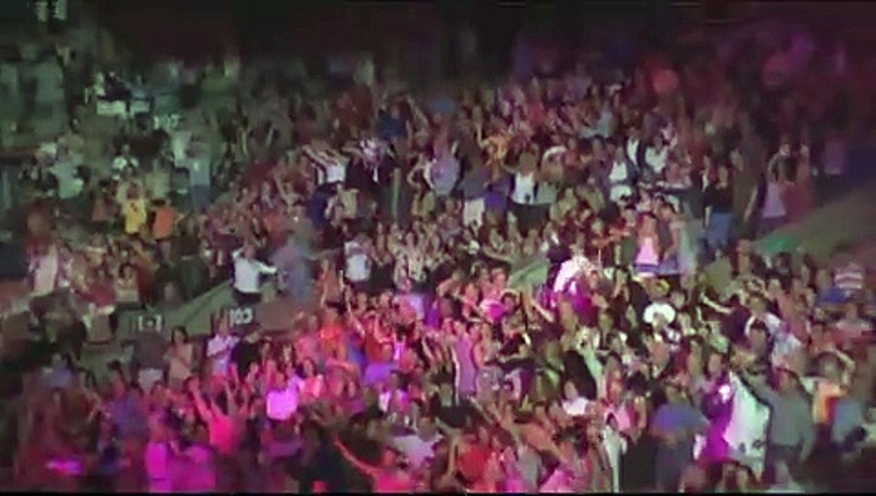 Sweet Caroline (Live) - Neil Diamond