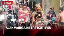 Kenakan Kostum Gatotkaca, Polisi Ajak Warga Ikuti Pemungutan Suara Ulang di TPS 27 Simolawang Surabaya