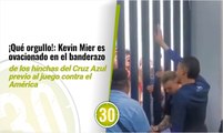 Qué orgullo! Kevin Mier es ovacionado en el banderazo de los hinchas del Cruz Azul previo al juego contra el América