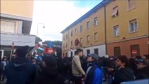 Manganellate al corteo contro gli studenti, gli ultras manifestano a Pisa