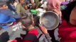 Gaza: des Palestiniens font la queue pour de la nourriture alors que la famine menace