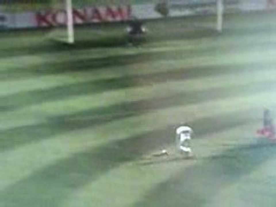 superbe tir de zenden dans la lucarne