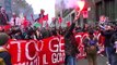 Manifestazione pro-Palestina a Milano: cartelli con le mani insanguinate sui volti dei politici