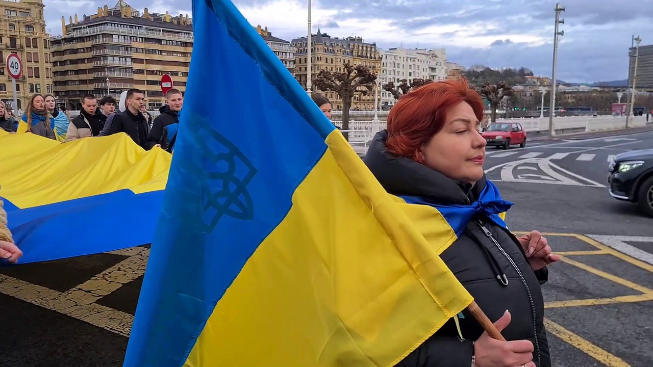 Manifestación en San Sebastián para pedir "stop al genocidio en Ucrania"