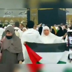 Kabe'de Filistin barağı açan kadına gözaltı