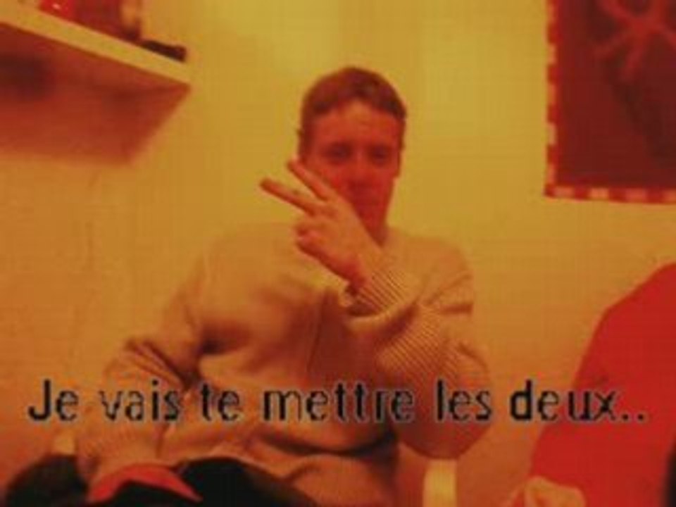 régis lit le journal