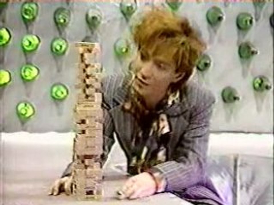 V2 - Yoshiki and Tetsu playing Jenga