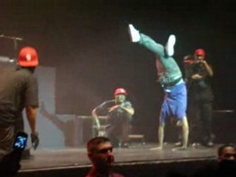 CHRIS BROWN LIVE ¨PARIS SENSUAL SEDUCTION SEXY BREAK BATTLE