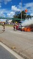 Carro pega fogo em faixa exclusiva de ônibus da EPTG
