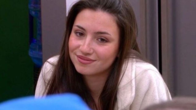 VOICI : Lénie (Star Academy) : ce tatouage symbolique qu'elle a réalisé dans son dos