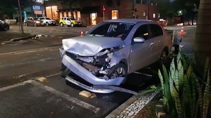 Voyage e HB20 se envolvem em acidente de trânsito no Centro