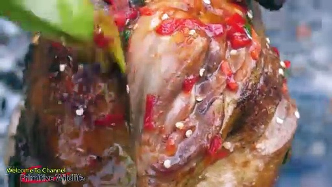 Primitive Wildlife - Cooking big chicken in the rainforest - Eating delicious (Ep00121 )(720P_60FPS)