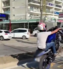 Motosikletli Gencin Tehlikeli Sürüşü Kamerada