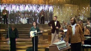 Her er et klip fra Tivolis Koncertsal i 1978, hvor de to brødre netop har sunget deres sang ’San Fransisco’. | Dansk Melodi Grand Prix 1978 | DR