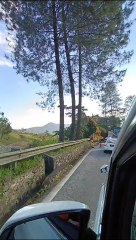 云顶半山发生车祸！巴士与轿车相撞引发严重塞车 🚗🚧