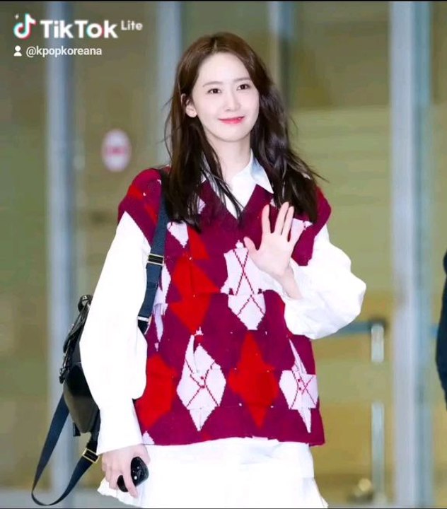Yoona at Incheon Airport arrival after YOONITE Fanmeeting in Bangkok.