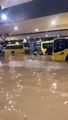 Passageiros de ônibus ilhados no Terminal do Centro, em Joinville