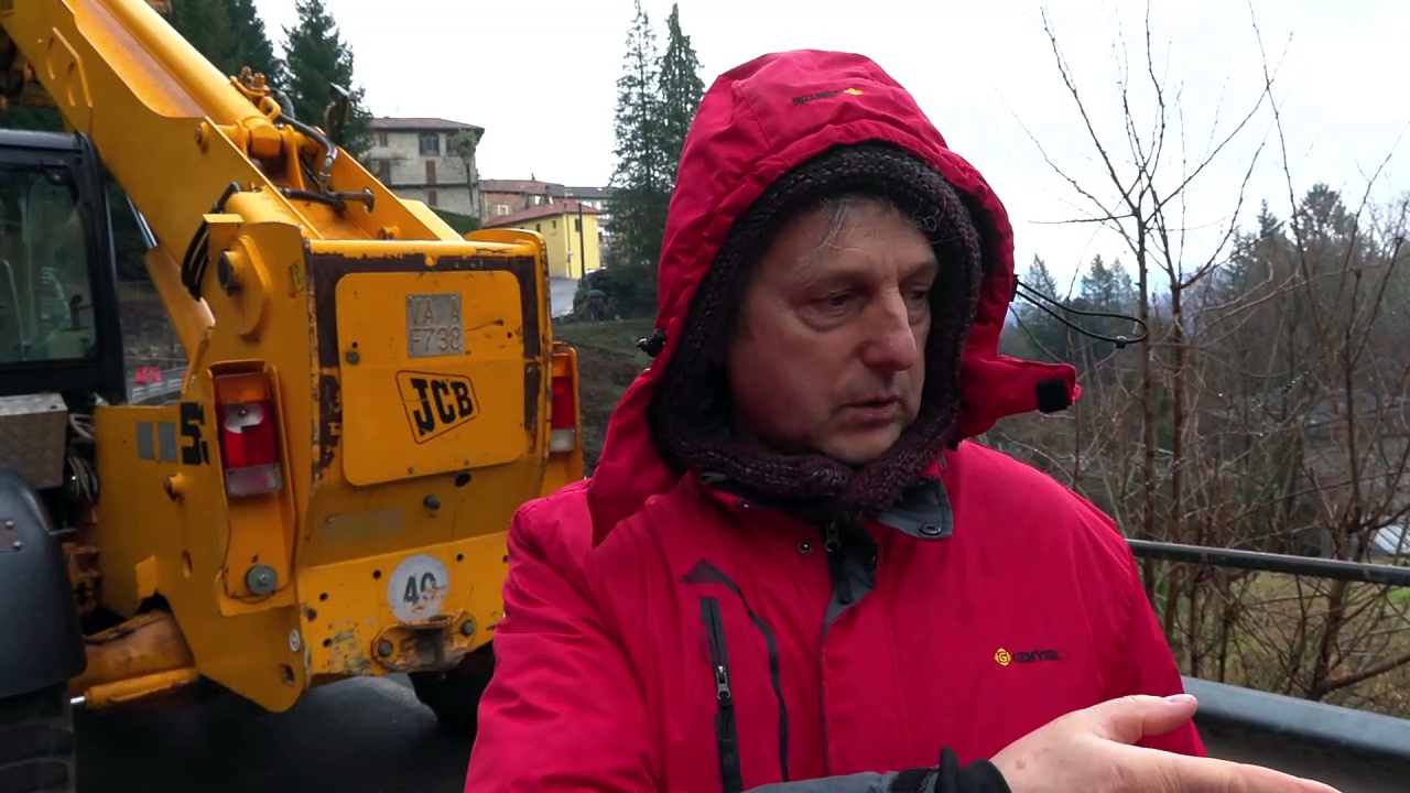 Video Cadegliano, frana sulla Strada provinciale: colpite tre auto