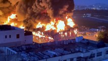 حريق ضخم ينشب في مصنع بالخليل