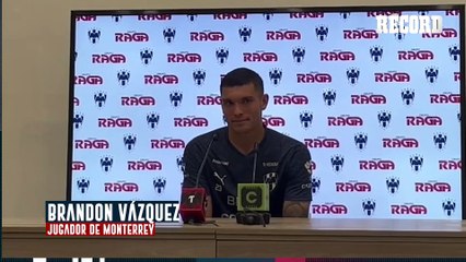 BRANDON VÁZQUEZ se visualiza marcándole a XOLOS