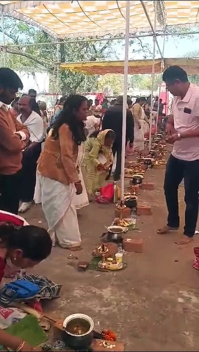 ईट के चूल्हे पर 200 महिलाओं ने बनाई खीर, विशेष पूजा अर्चना के साथ मां भगवती को लगाया भोग