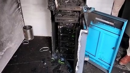 They cut off the ATM and took away 87 thousand 900 rupees, also set it on fire...watch video