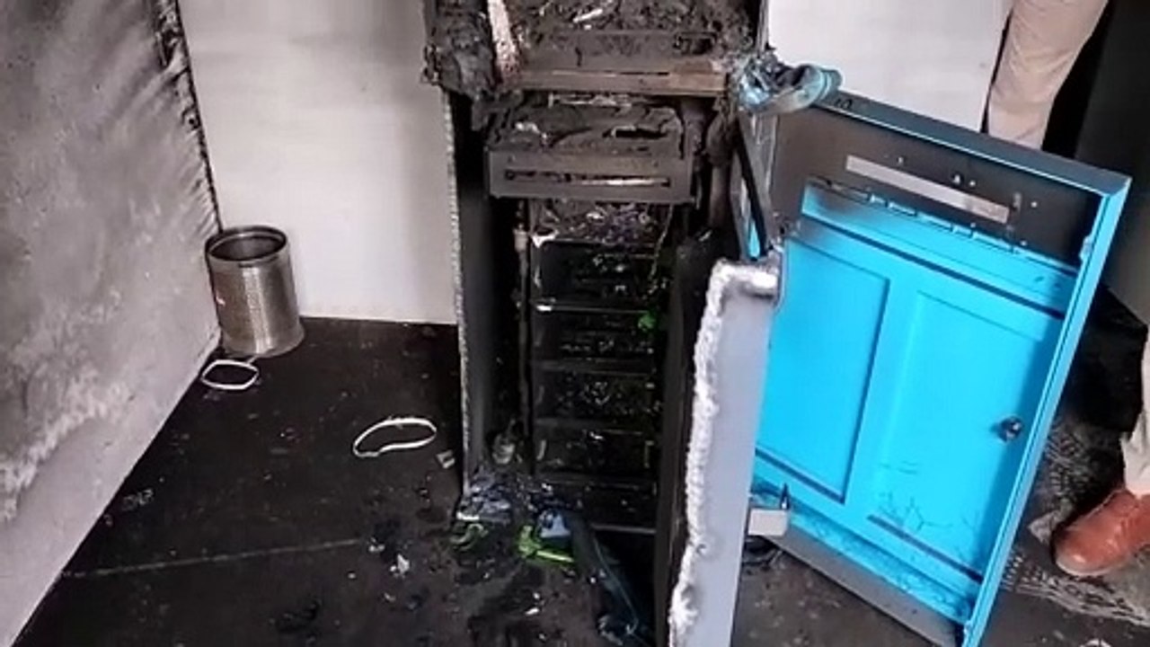 They cut off the ATM and took away 87 thousand 900 rupees, also set it on fire...watch video