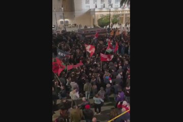 Download Video: Roma, centinaia in piazza: 