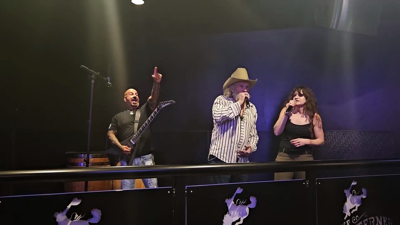 OZZY OSBOURNE & LITA FORD - CLOSE MY EYES (PERFORMED AT THE WESTERNER)