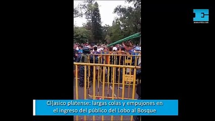 Clásico platense: largas colas y empujones en el ingreso al Bosque