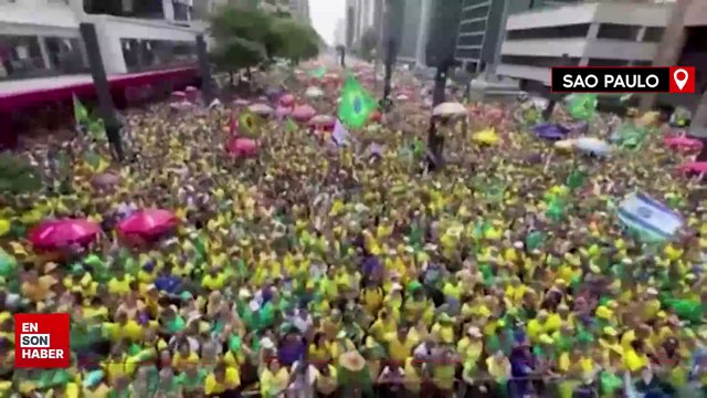 Brezilya'da eski Devlet Başkanı Bolsonaro'nun destekçileri sokakta