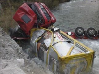 Accident camion - Vallée d'Aspe - Col du Somport 03/04/08