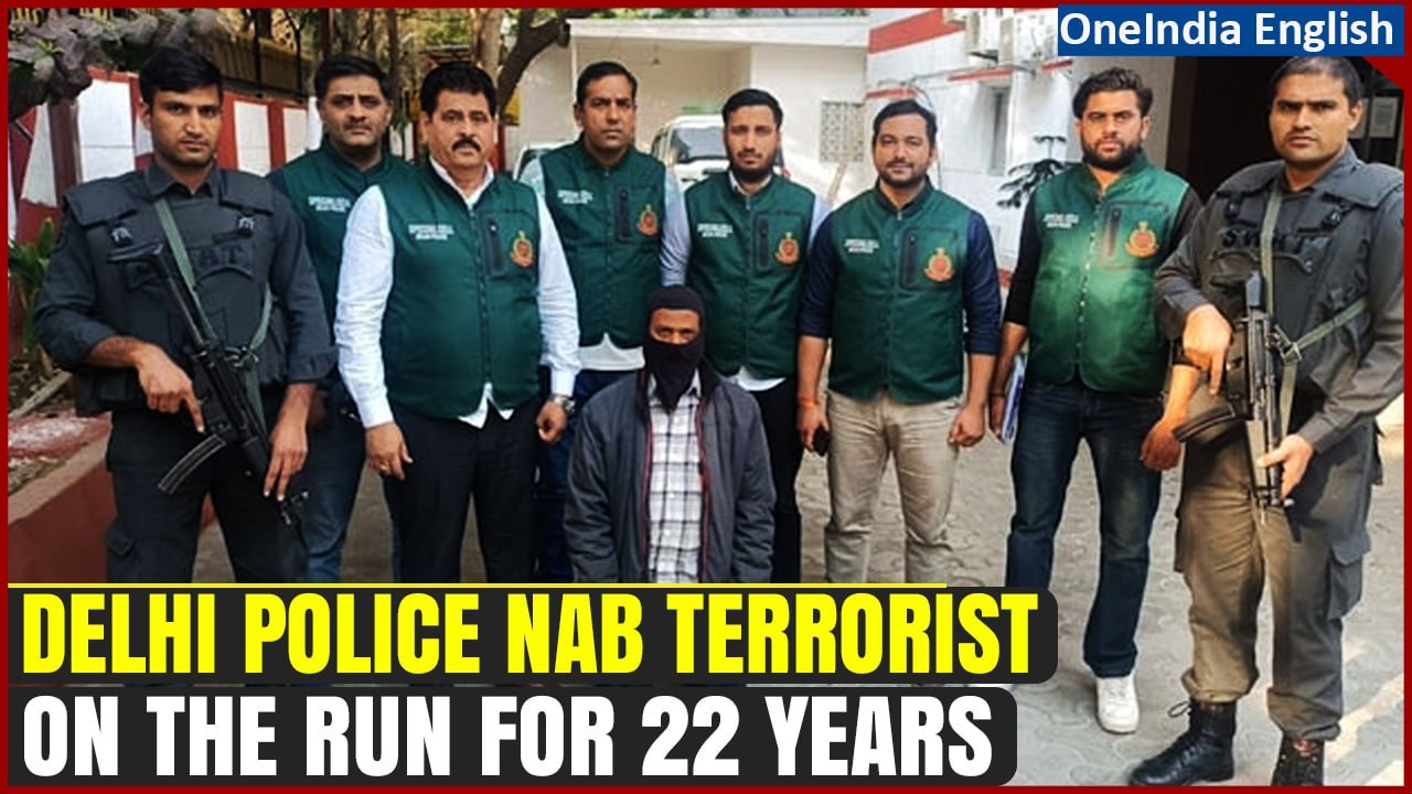 Hanif Sheikh, Students' Islamic Movement of India member, arrested by Delhi Police | Oneindia News