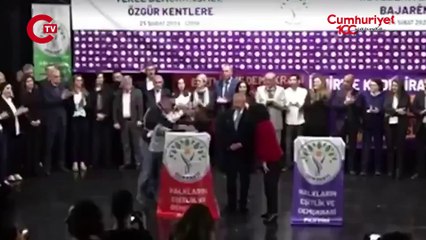 Sırrı Sakık, İzmir Belediye Eş Başkan Adaylarının tanıtıldığı toplantıda konuştu.