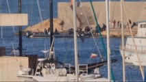 Llegan dos pateras al puerto de Roquetas de Mar a plena luz del día