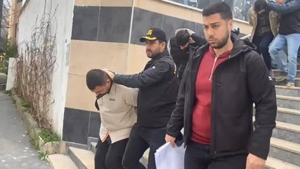 Descargar video: Maltepe'de telefon dolandırıcıları bankada yakalandı