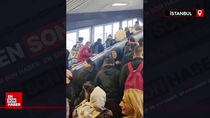 Yenikapı metroda yürüyen merdiven terse döndü