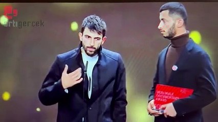 Belgeseliyle Berlinale'de ödül alan gazeteci Filistin'e desteğini açıkladı, İsrail kanallarında hedef gösterildi
