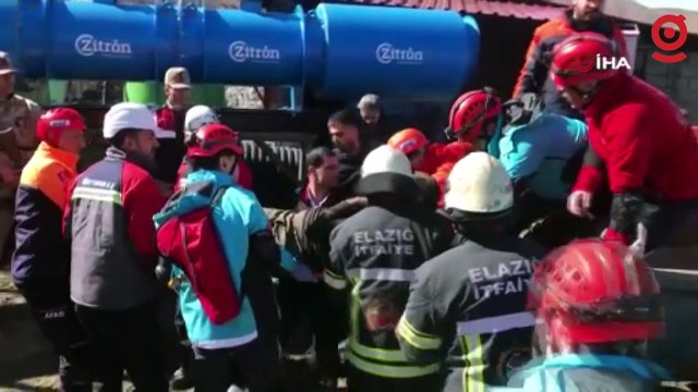 Elazığ'da maden ocağında göçük altında kalan 4 işçiden ikisi kurtarıldı