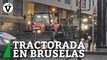 Tractores rompen el cerco policial en Bruselas durante la reunión de ministros de agricultura
